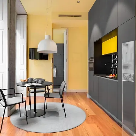 Center W-ac Views & Balcony * Πόρτο